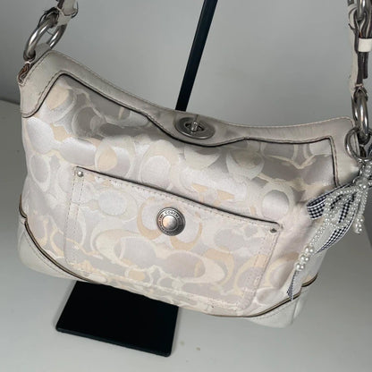 Coach Chelsea Optic Ivory Beige Turn lock Shoulder Bag D06K-10142