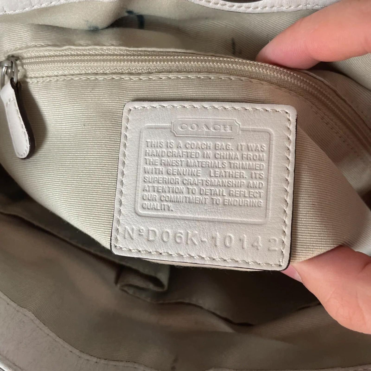 Coach Chelsea Optic Ivory Beige Turn lock Shoulder Bag D06K-10142