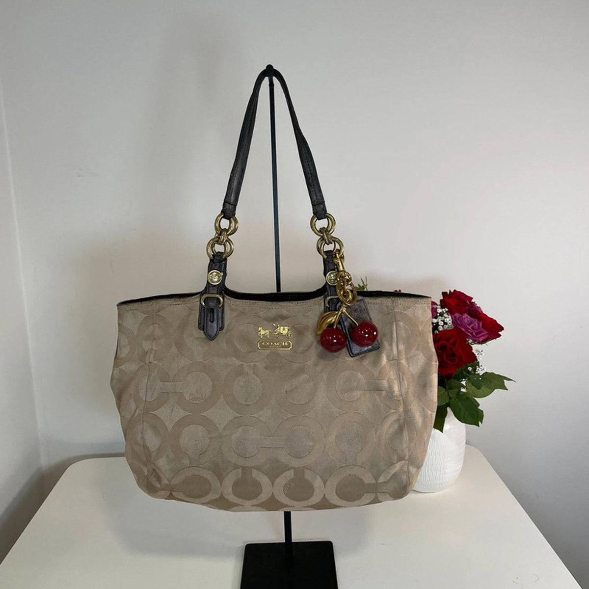 Coach Signature C Gold Beige Shoulder Bag E1082-15758