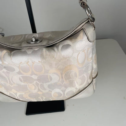 Coach Chelsea Optic Ivory Beige Turn lock Shoulder Bag D06K-10142