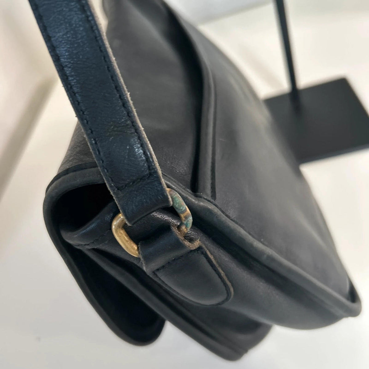 Coach Vintage Black Leather City Bag Gold Turn Lock B0N-9790