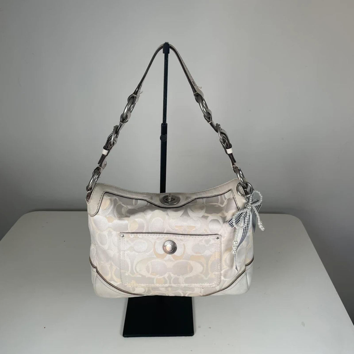 Coach Chelsea Optic Ivory Beige Turn lock Shoulder Bag D06K-10142