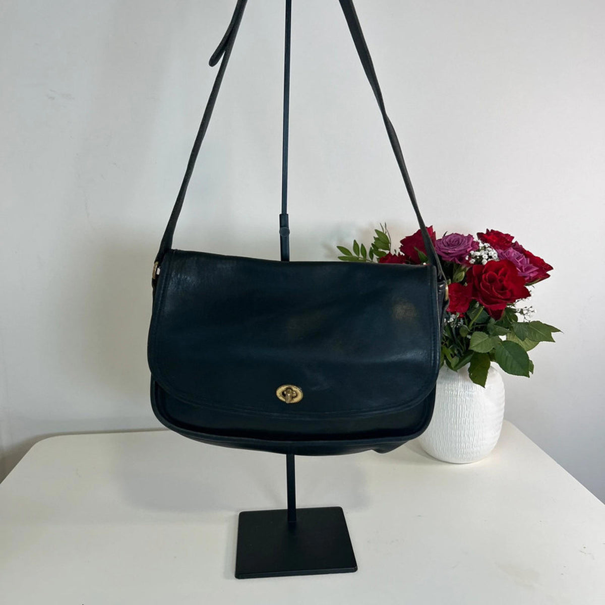 Coach Vintage Black Leather City Bag Gold Turn Lock B0N-9790
