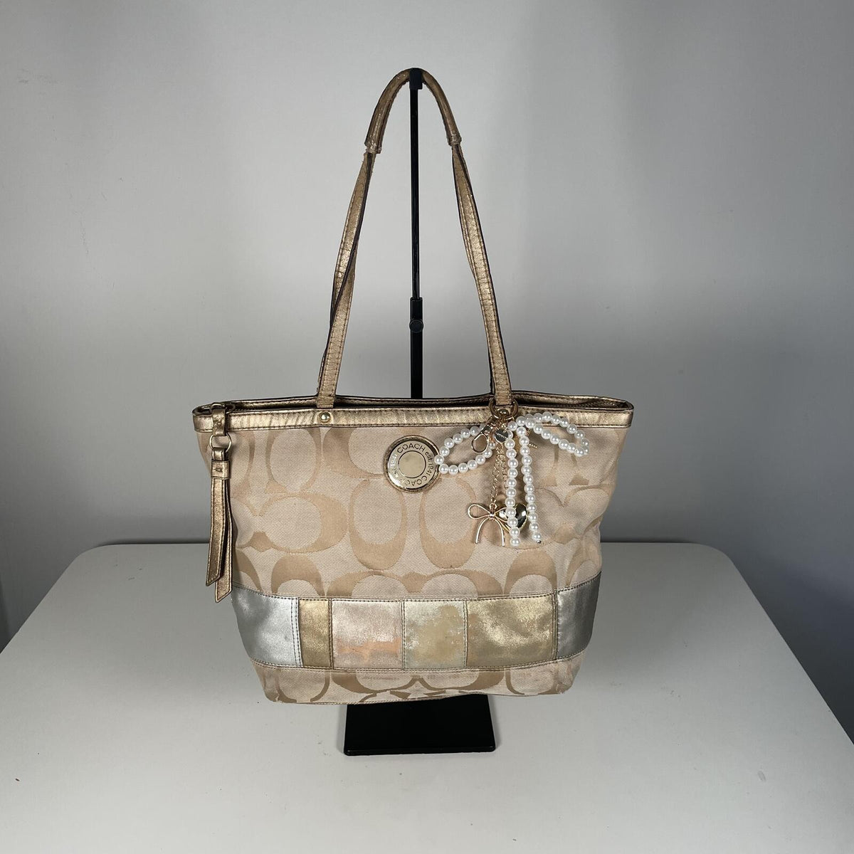 Coach Signature Monogram Gold Tone Shoulder Bag Beige Shoulder bag A1293-F19200
