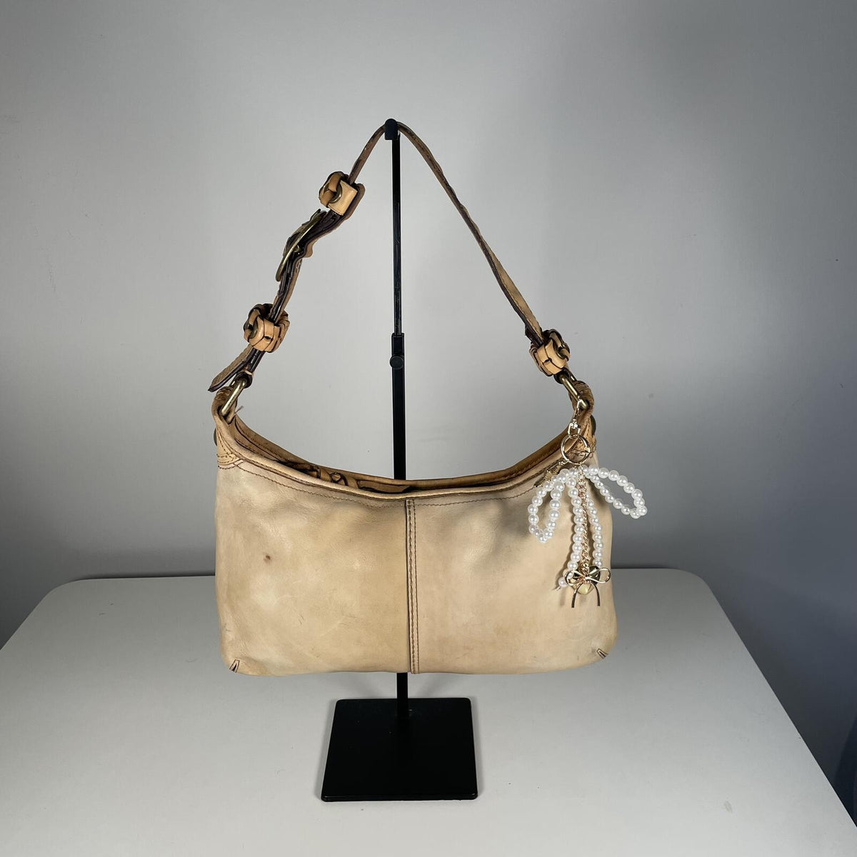Coach Beige Leather Shoulder Bag Plaid Lining J0769-11416