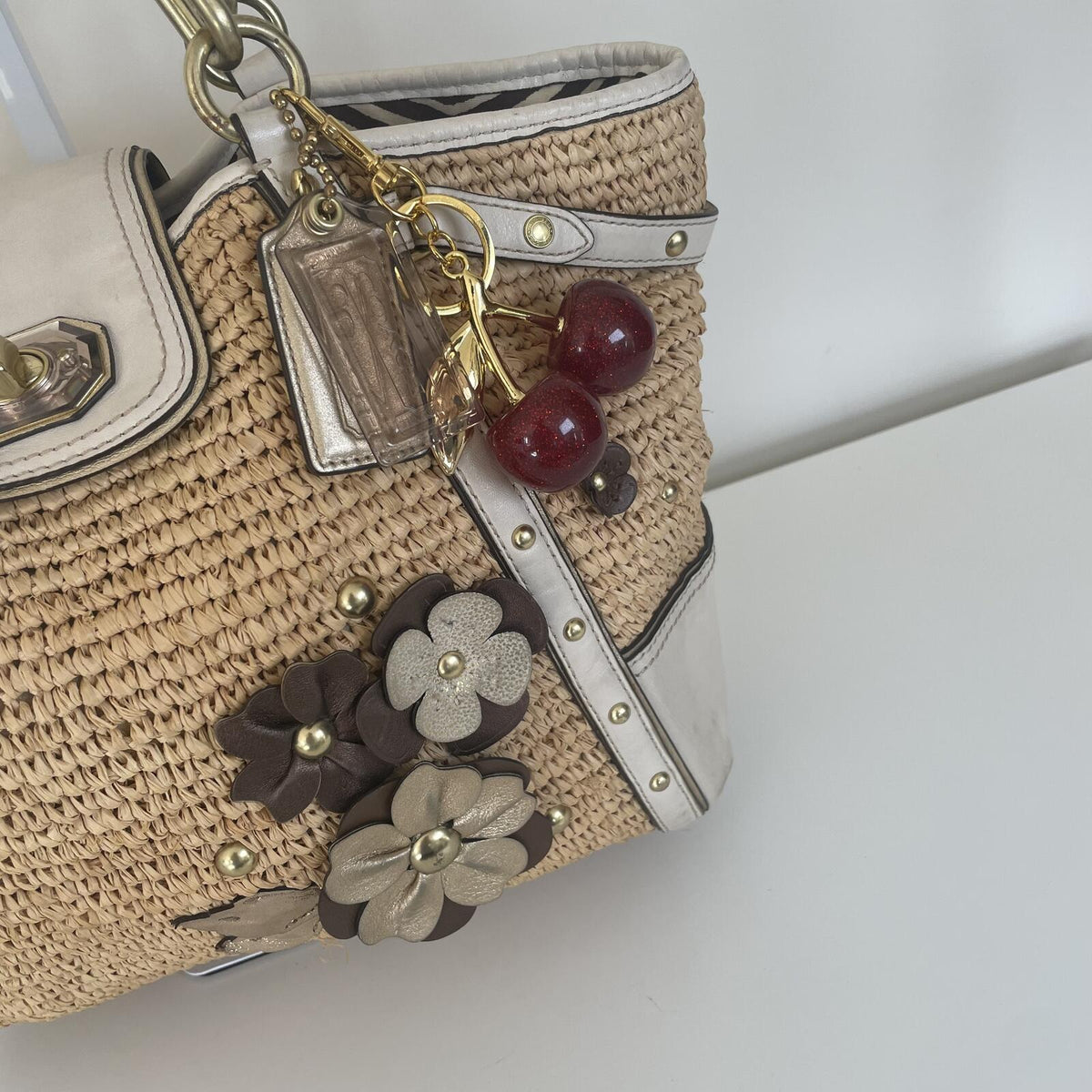 Coach Beige Hampton Floral Beach Bag with Turnlock Closure M1068-16763