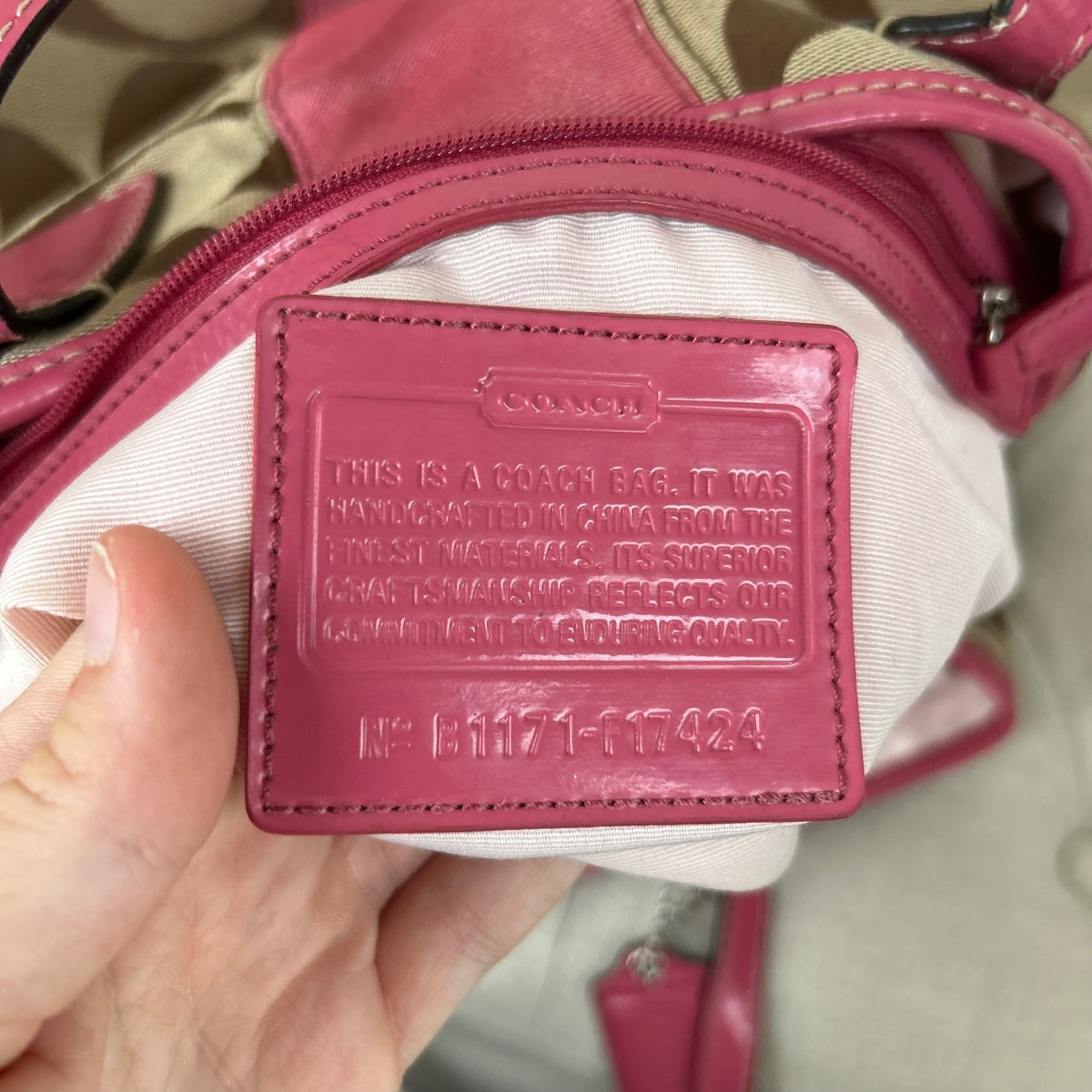 Coach Beige Pink Stripe 3 Compartment Kisslock Shoulder Bag B1171-F17424