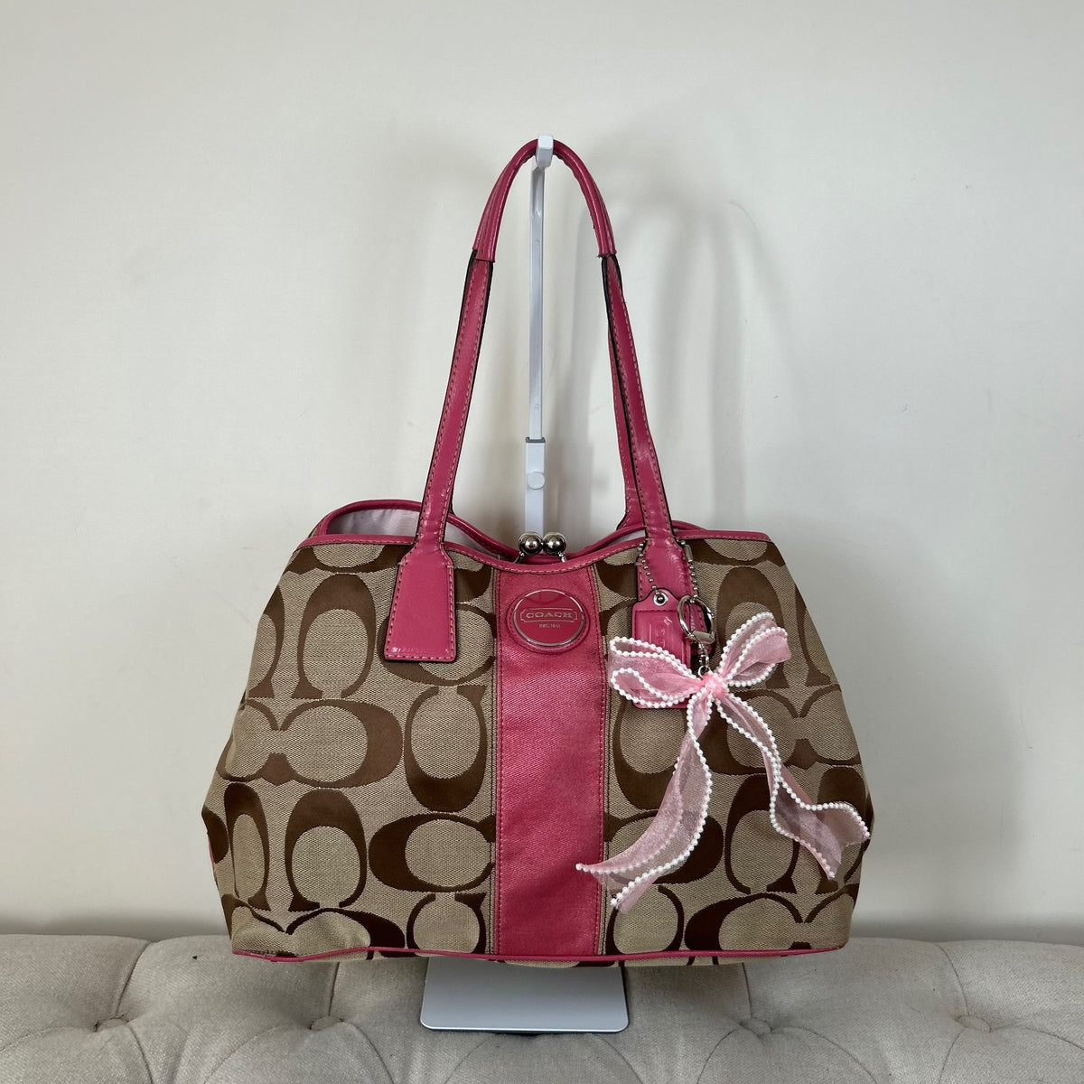 Coach Beige Pink Stripe 3 Compartment Kisslock Shoulder Bag B1171-F17424