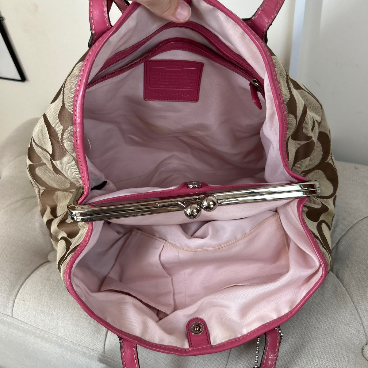 Coach Beige Pink Stripe 3 Compartment Kisslock Shoulder Bag B1171-F17424