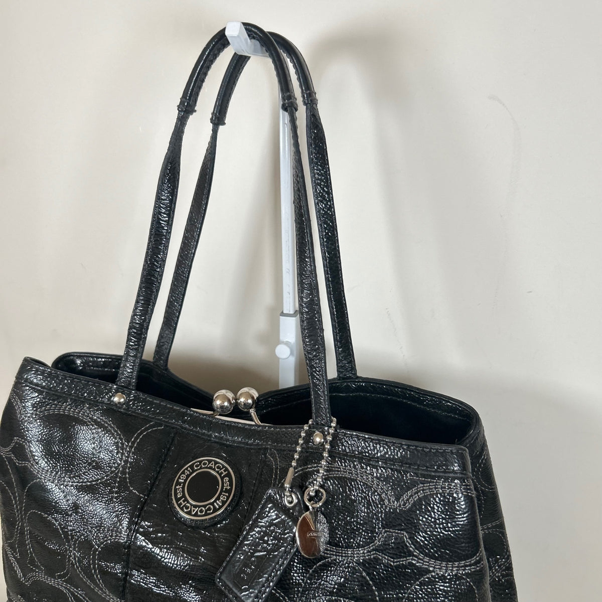 Coach Black Patent Leather 3 Compartment Kisslock Shoulder Bag J1276-F19215