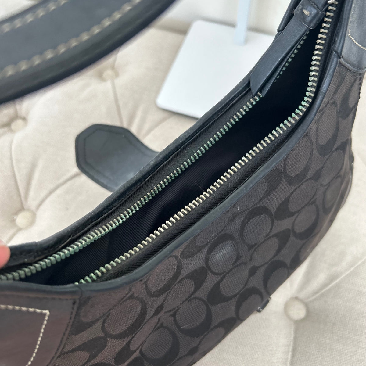 Coach Hampton Black Leather Shoulder Bag Silver Buckle E05K-8K02