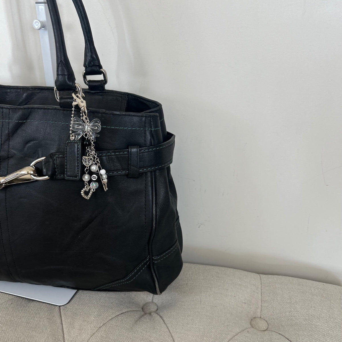 Coach Black Leather Silver Clip Hampton Shoulder Bag M050-8A71