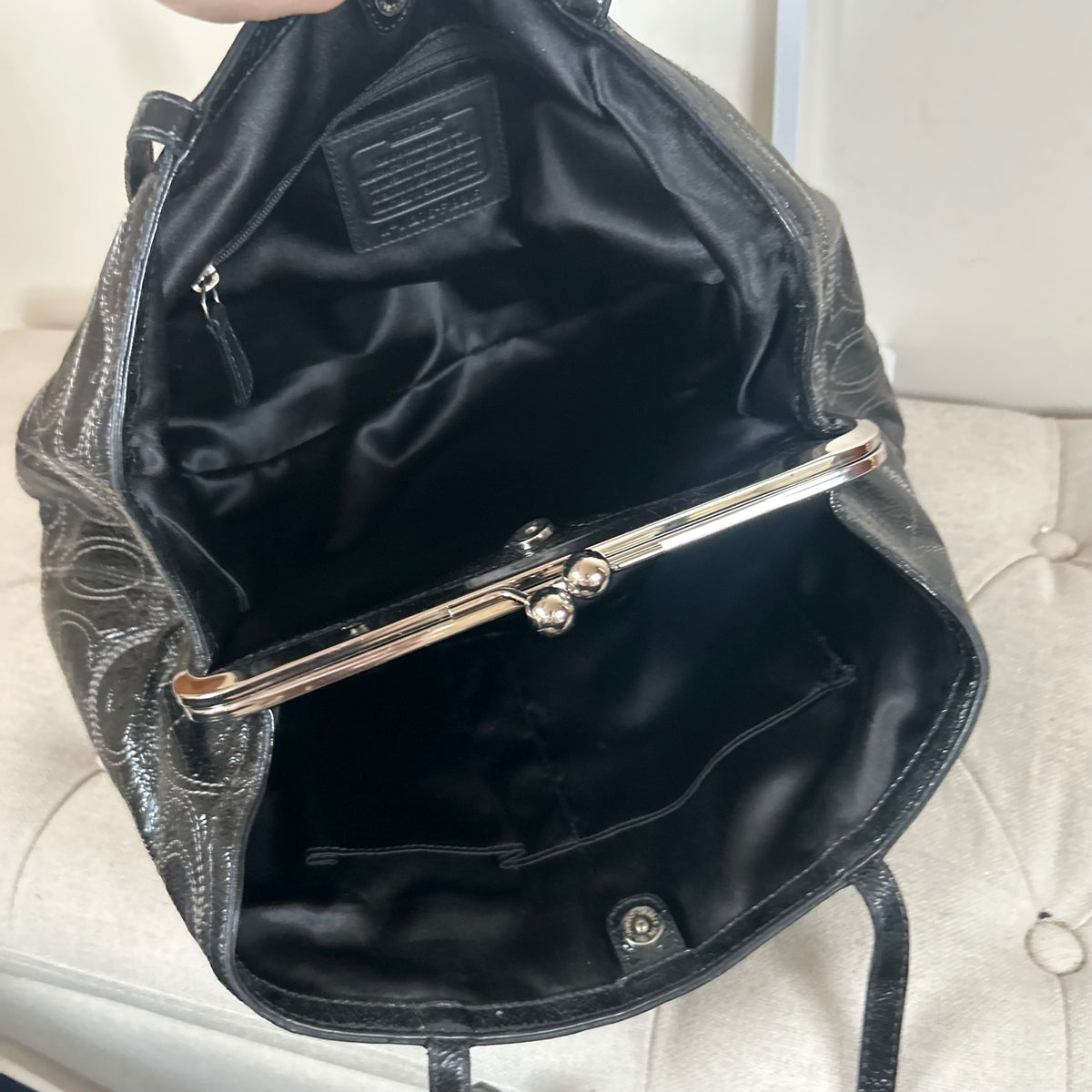 Coach Black Patent Leather 3 Compartment Kisslock Shoulder Bag J1276-F19215